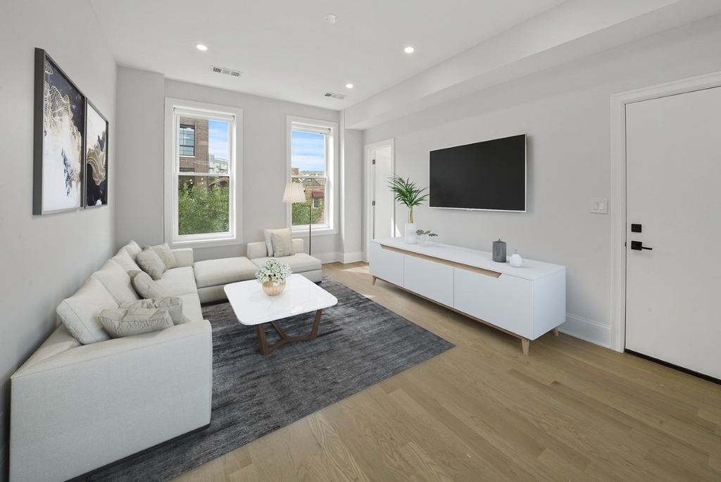 1241 N Bosworth Avenue - Photo 1