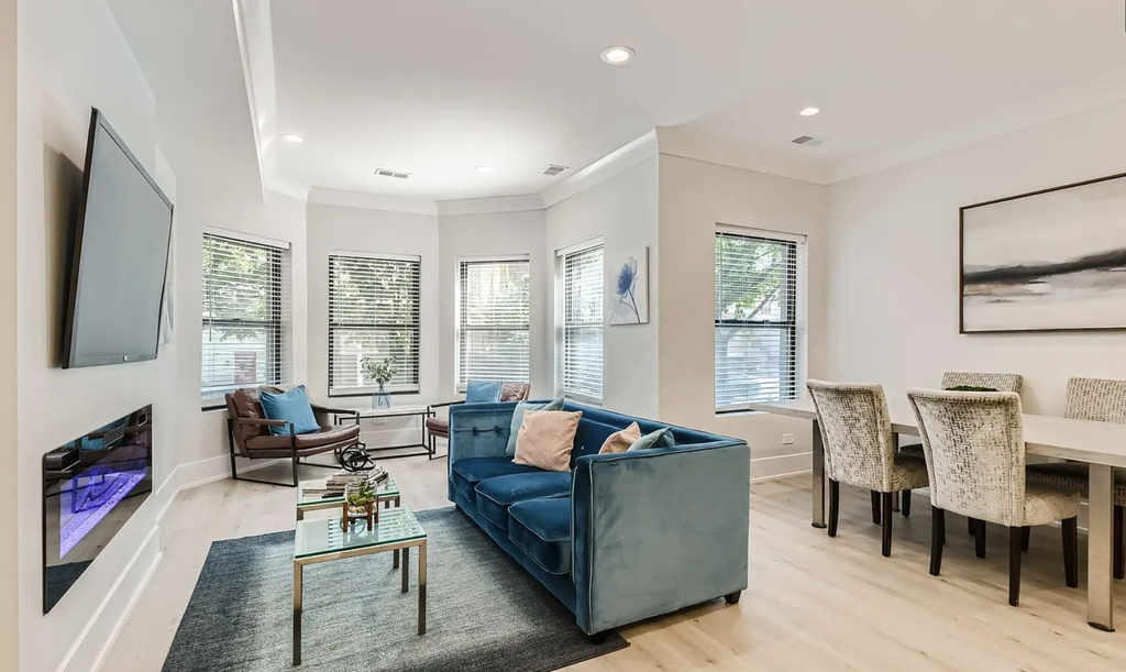 1420 W Winnemac Avenue - Photo 2