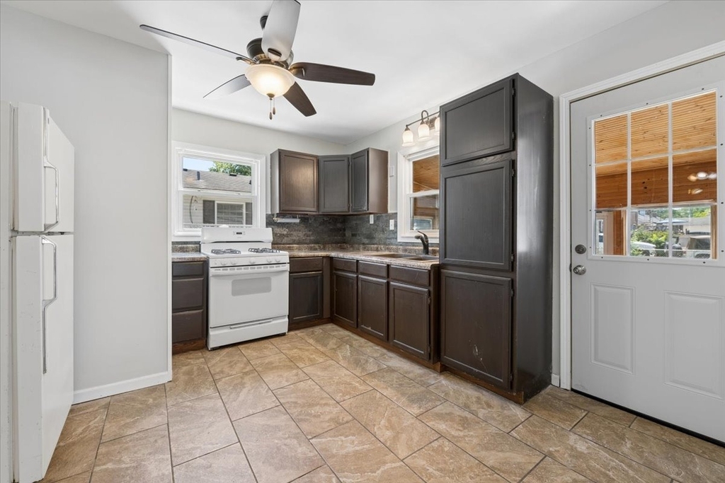 1805 Kelly Avenue - Photo 6