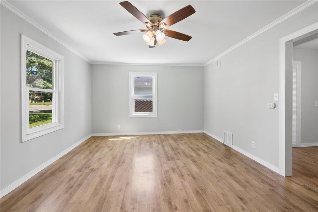 1805 Kelly Avenue - Photo 3