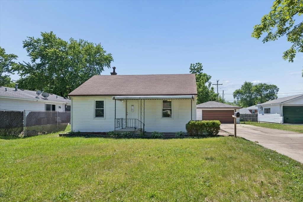 1805 Kelly Avenue - Photo 0