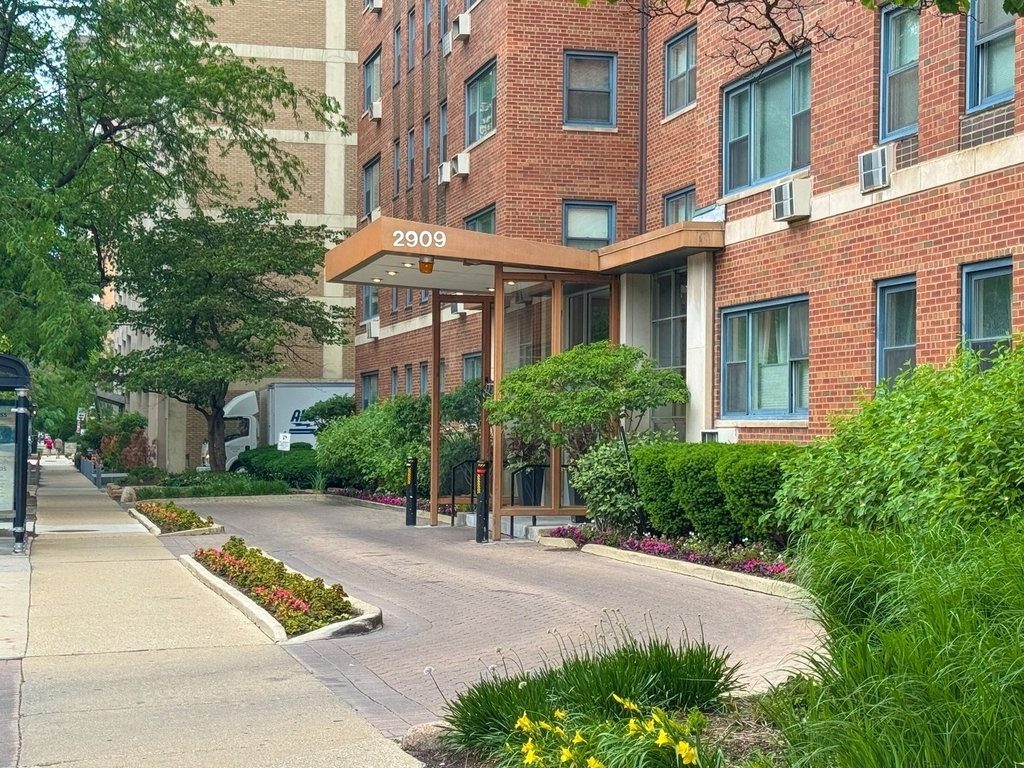 2909 N Sheridan Road - Photo 1