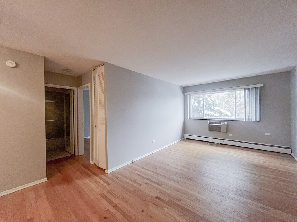 736 W Buena Avenue - Photo 2