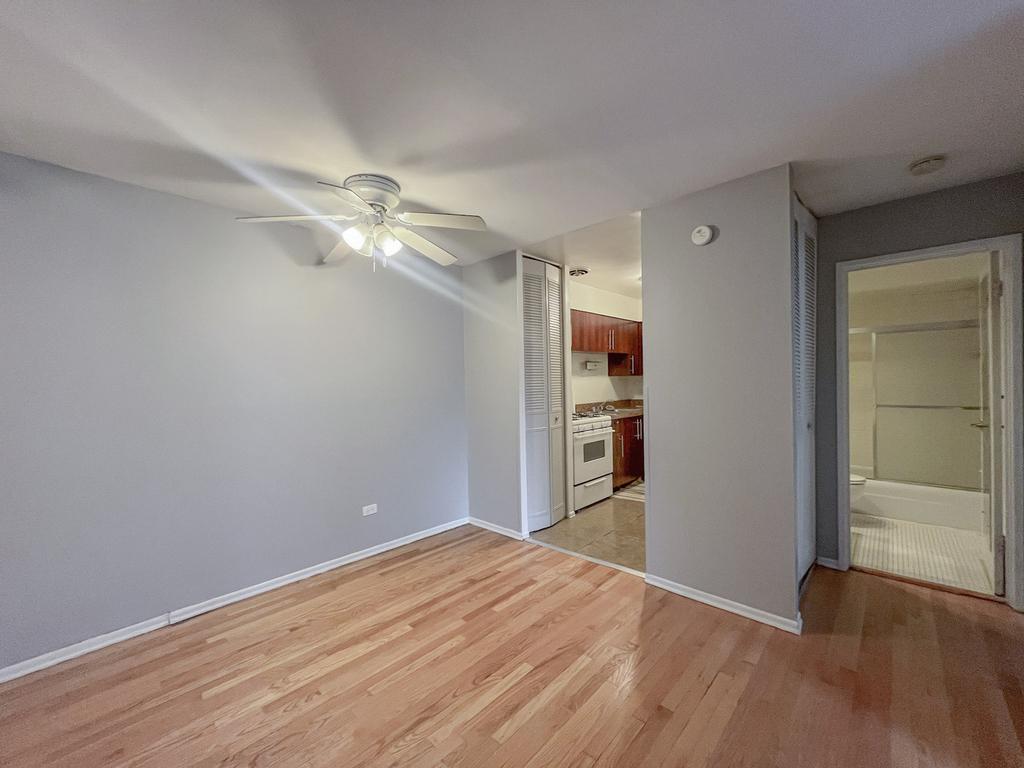 736 W Buena Avenue - Photo 4