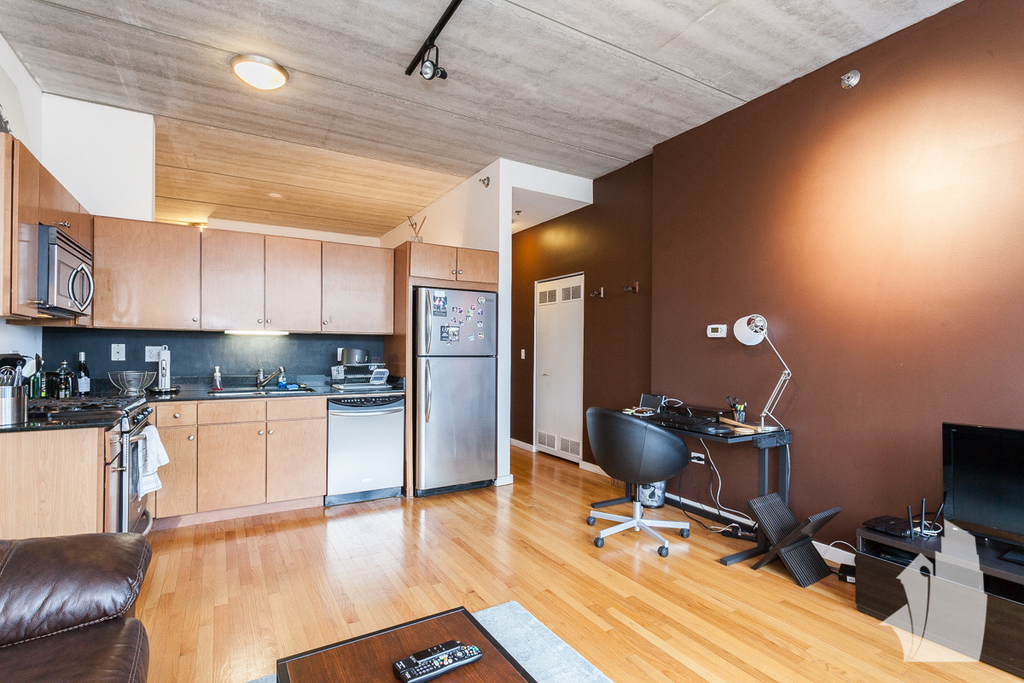 630 N Franklin Street - Photo 4