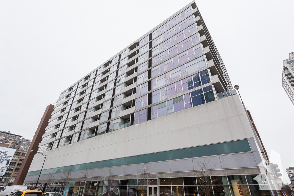 630 N Franklin Street - Photo 0