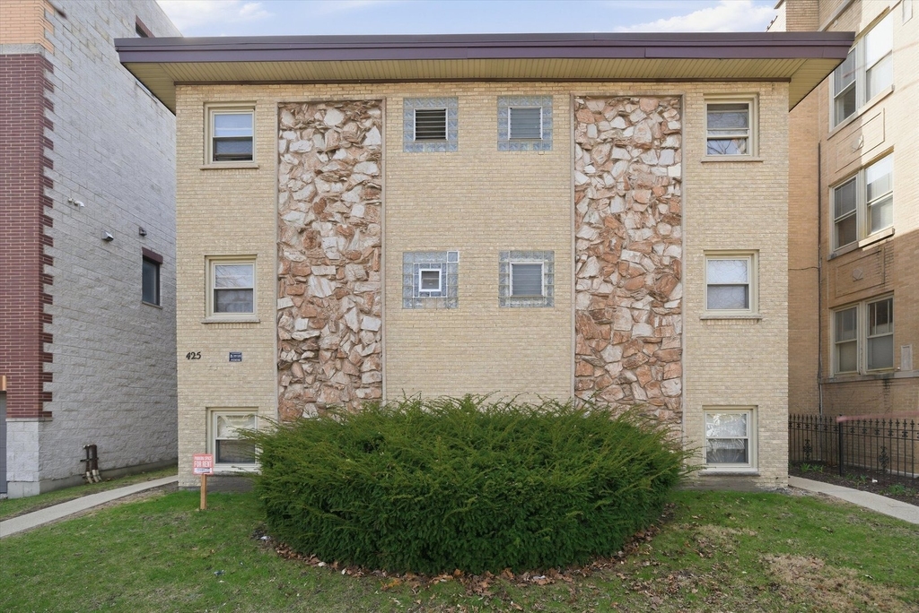 425 S Kenilworth Avenue - Photo 1
