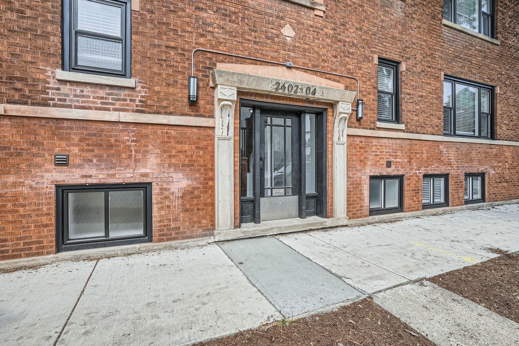 2602 N Springfield Avenue - Photo 1