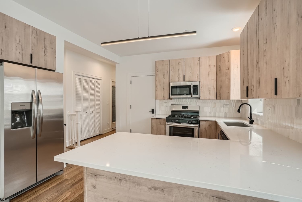 2602 N Springfield Avenue - Photo 5