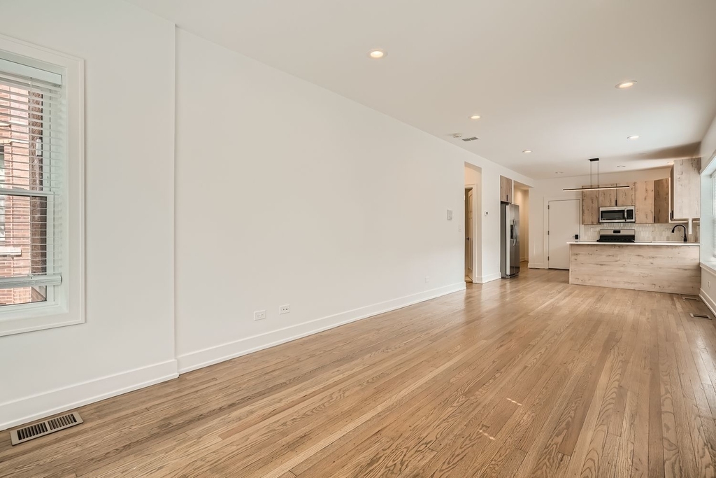2602 N Springfield Avenue - Photo 8
