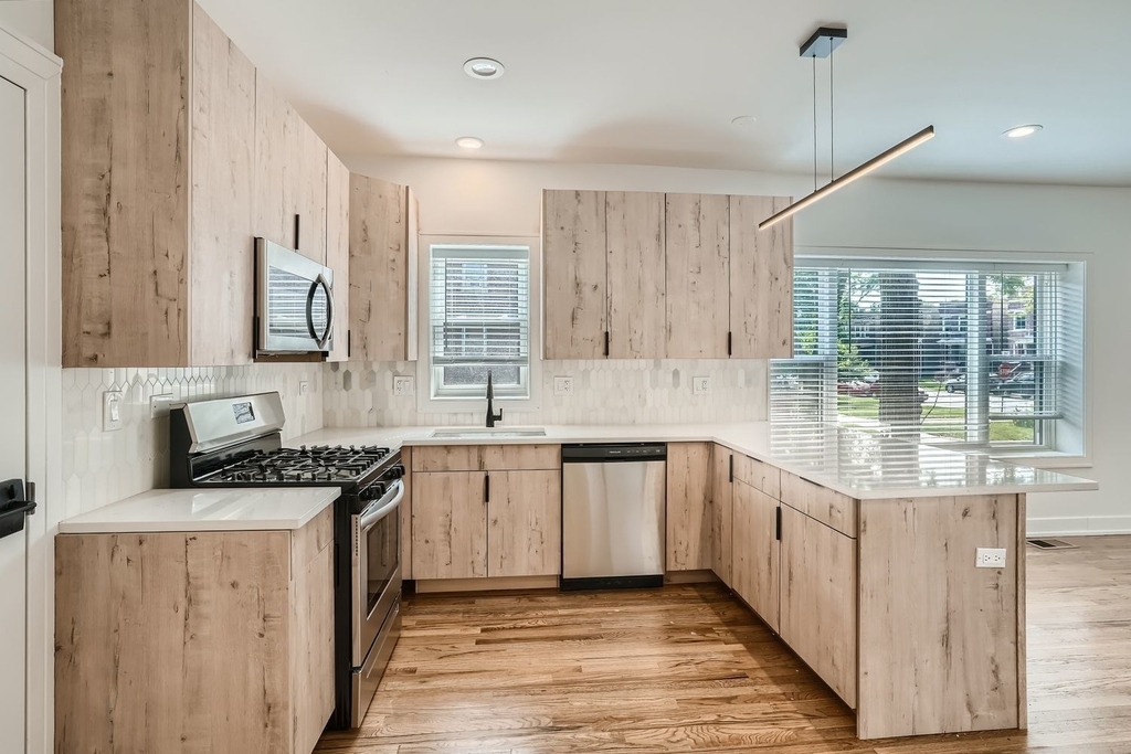 2602 N Springfield Avenue - Photo 4