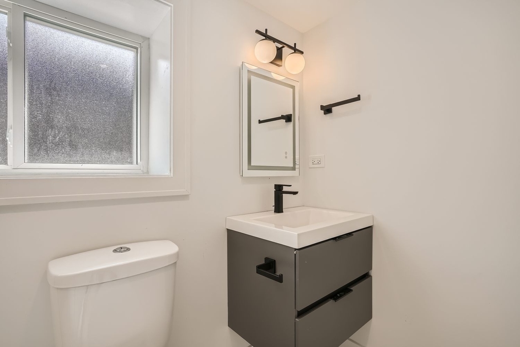 2602 N Springfield Avenue - Photo 22