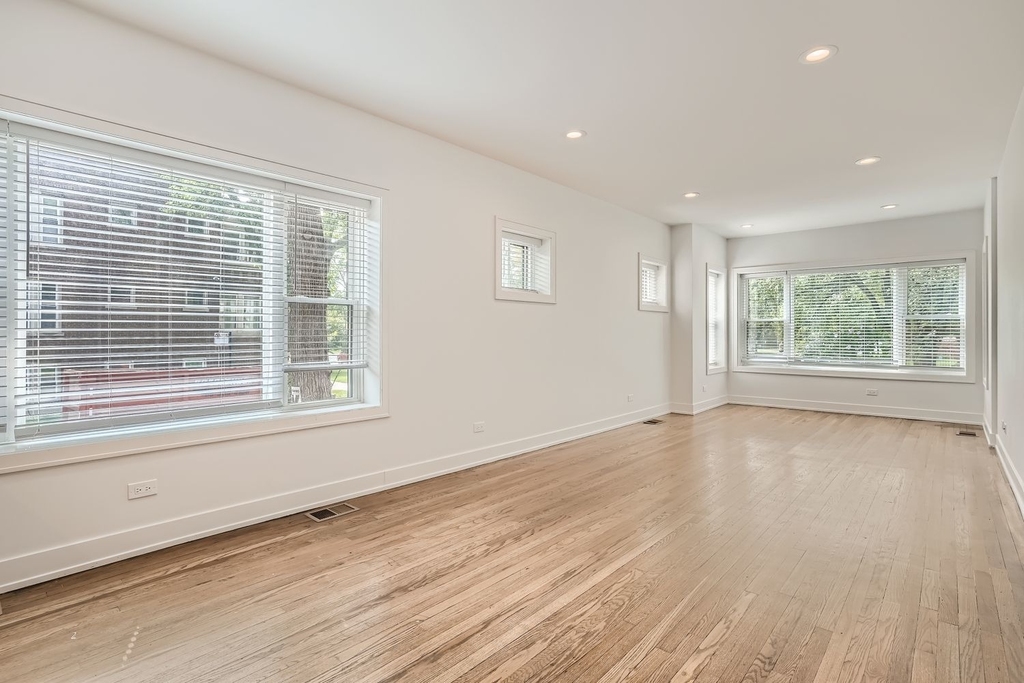 2602 N Springfield Avenue - Photo 7