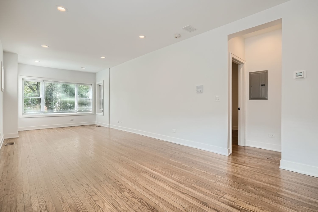 2602 N Springfield Avenue - Photo 9