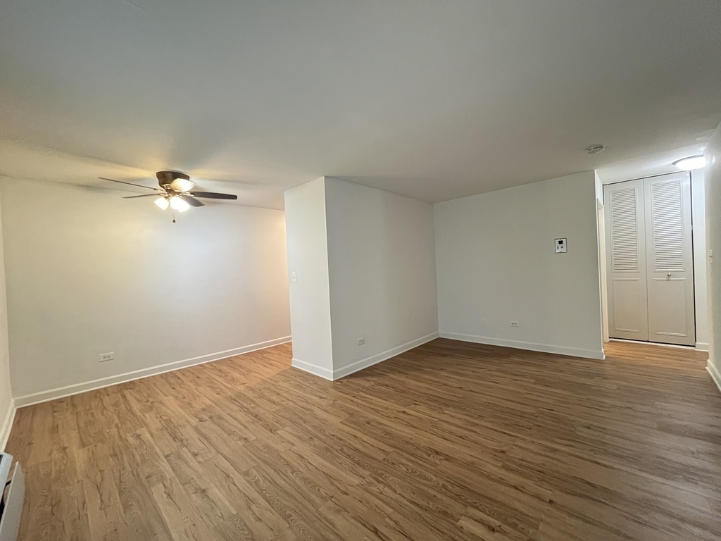 516 W Melrose Street - Photo 3
