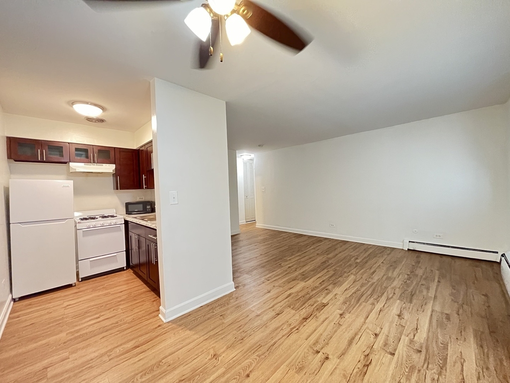 516 W Melrose Street - Photo 4