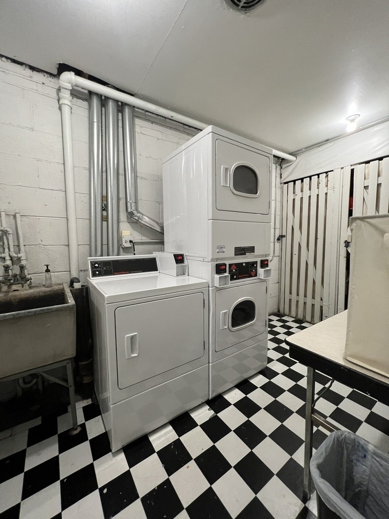 516 W Melrose Street - Photo 8