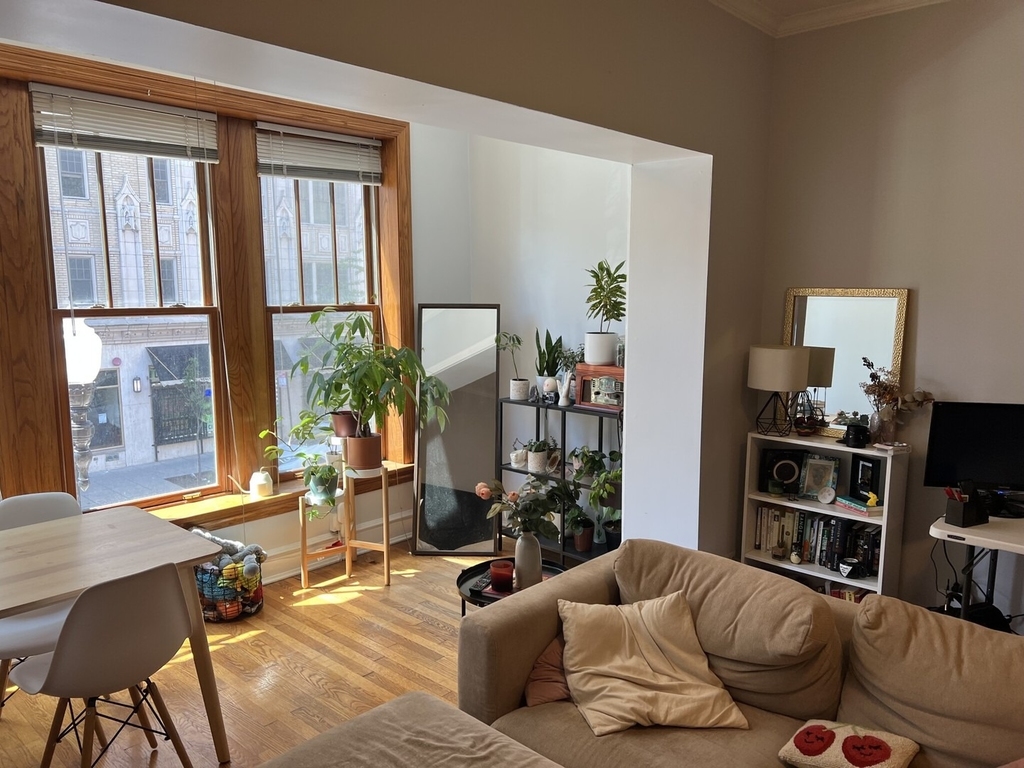 1042 W Bryn Mawr Avenue - Photo 3