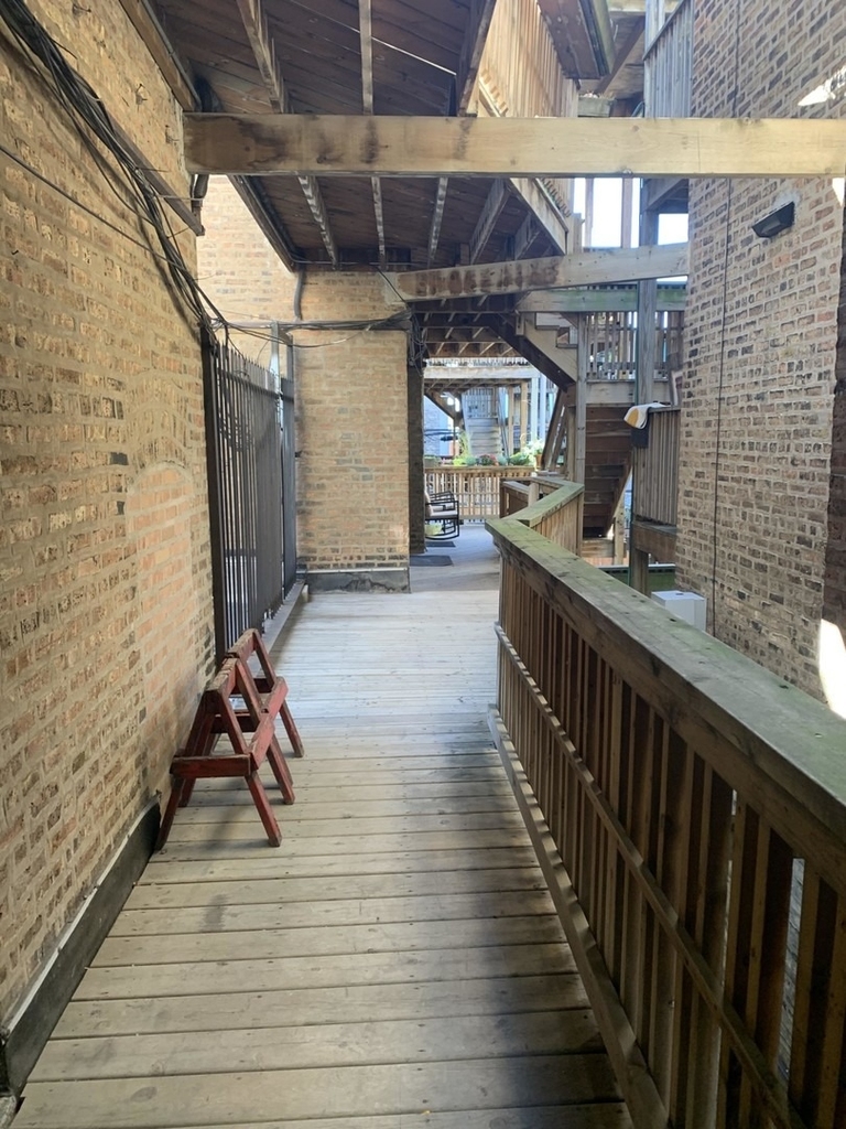1042 W Bryn Mawr Avenue - Photo 10