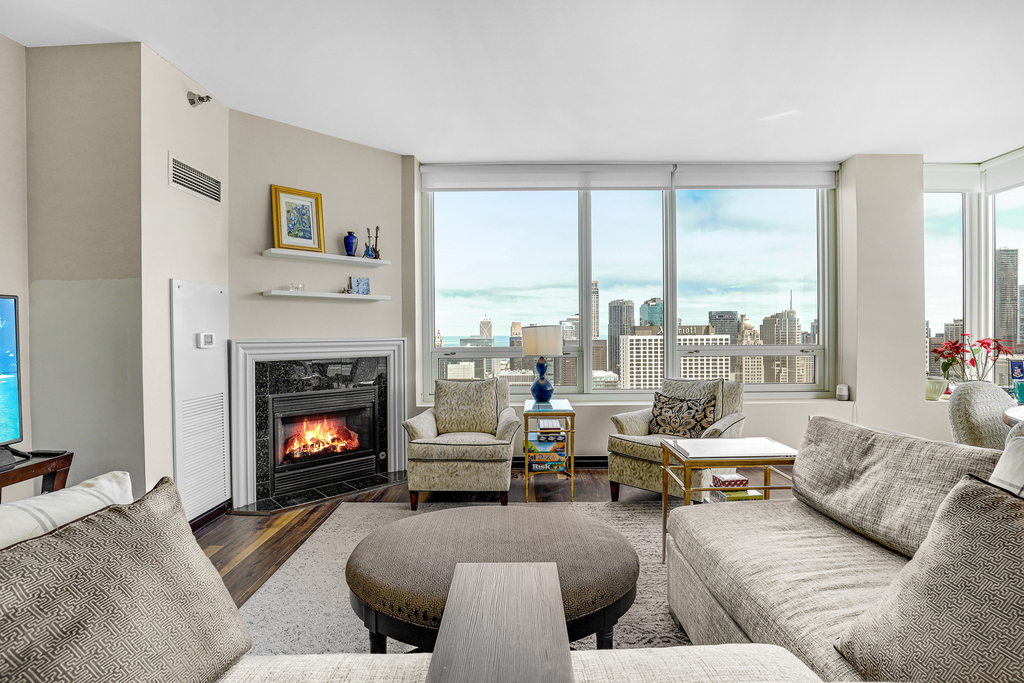 33 W Ontario Street - Photo 3