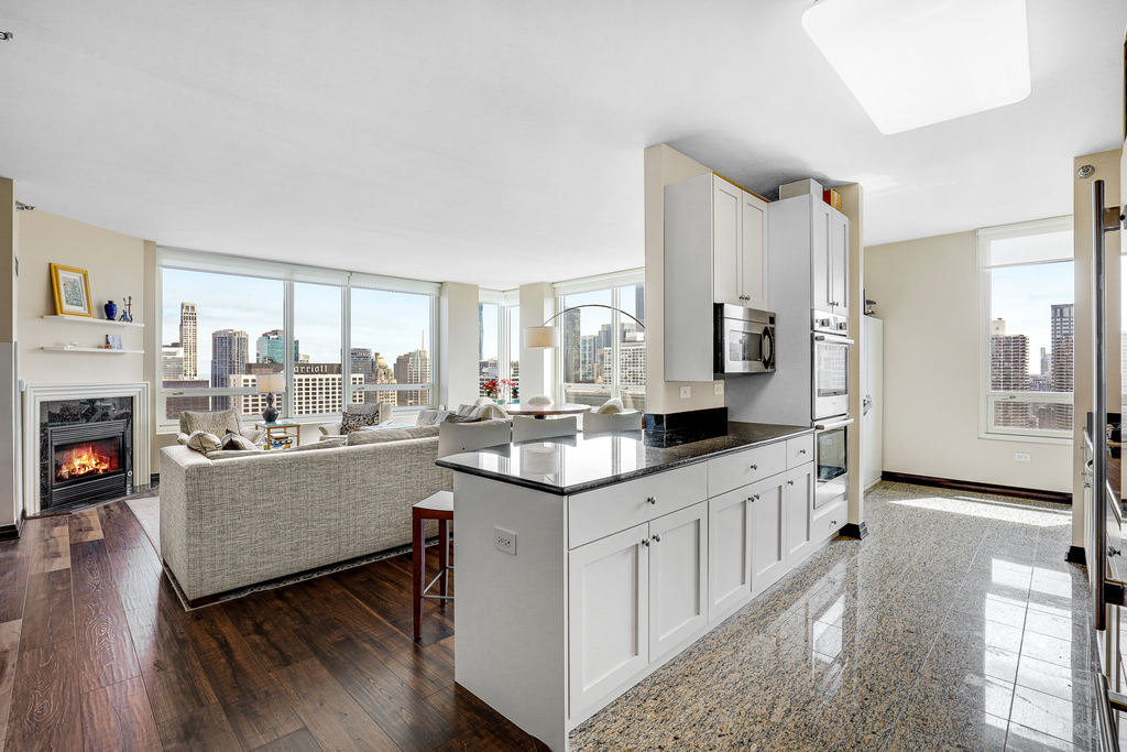 33 W Ontario Street - Photo 9