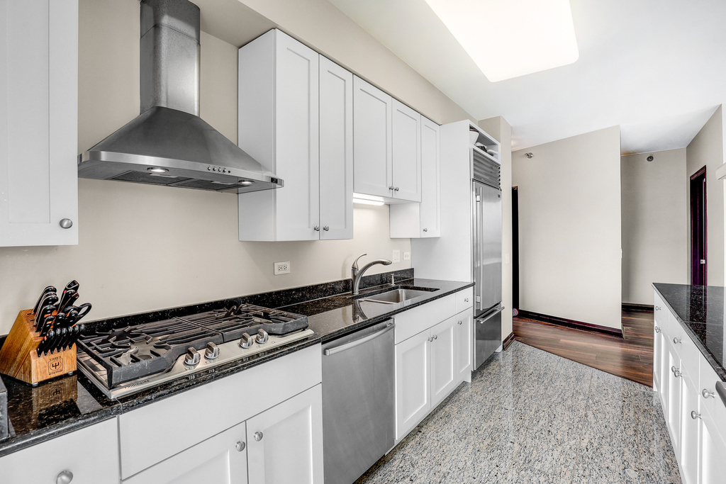 33 W Ontario Street - Photo 6