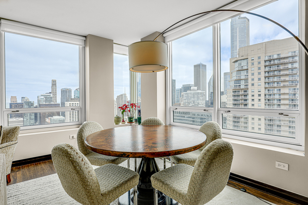 33 W Ontario Street - Photo 5
