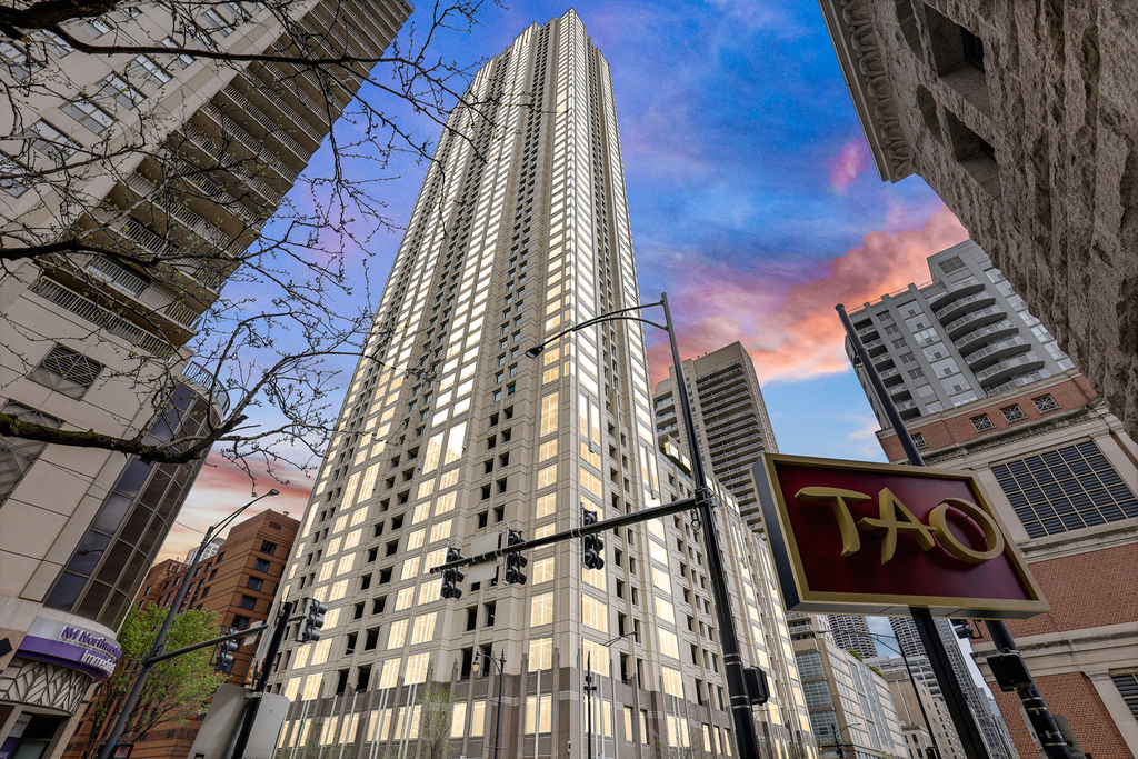 33 W Ontario Street - Photo 0