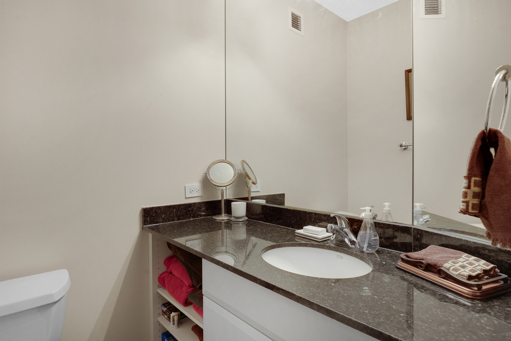 33 W Ontario Street - Photo 15