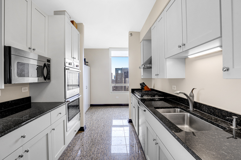33 W Ontario Street - Photo 8