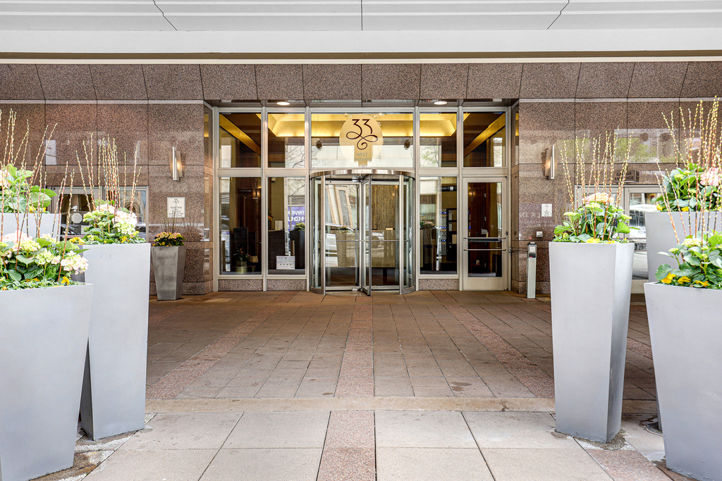 33 W Ontario Street - Photo 20