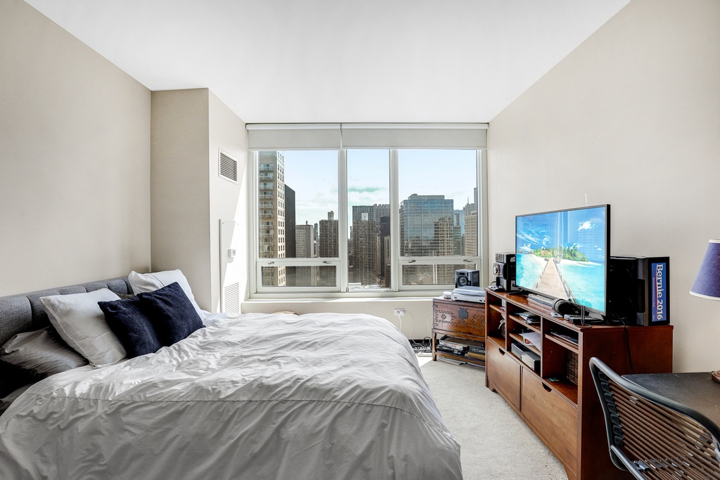 33 W Ontario Street - Photo 16