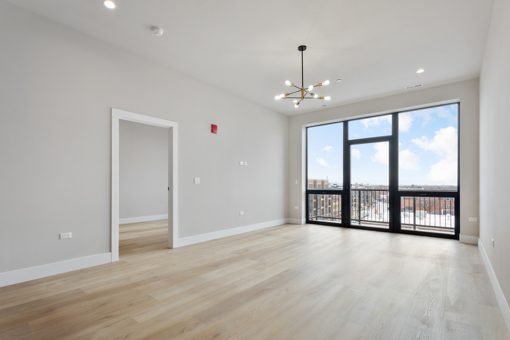 2505 W Farragut Avenue - Photo 18
