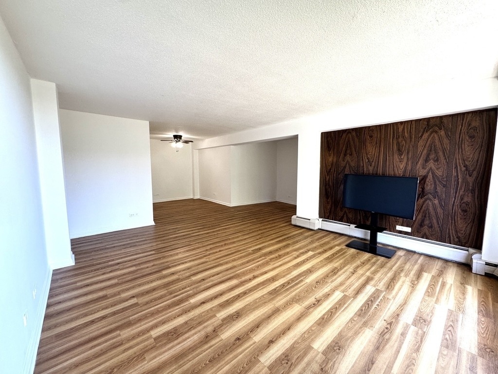 2211 S Stewart Avenue - Photo 2