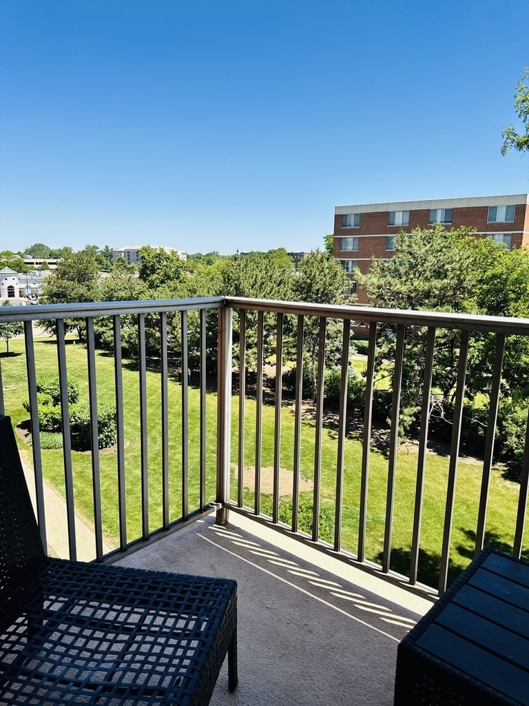 2211 S Stewart Avenue - Photo 18