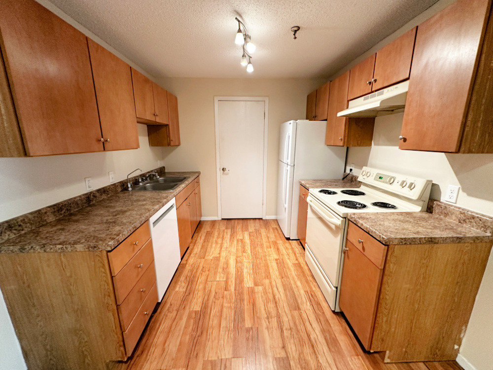 1360 Brook Street - Photo 1