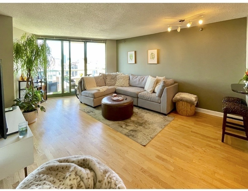 111 W Maple Street - Photo 2