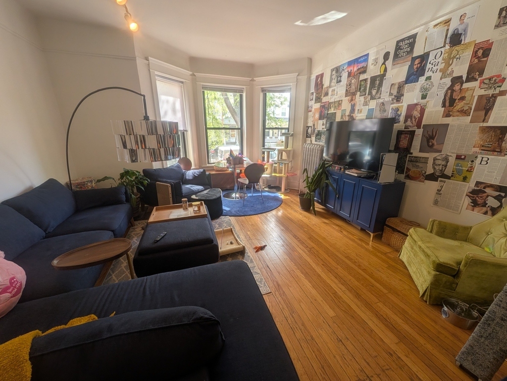 3815 N Wilton Avenue - Photo 1