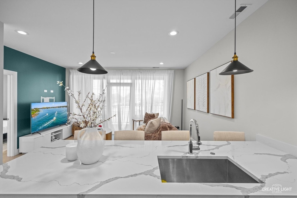 2342 W Adams Street - Photo 3
