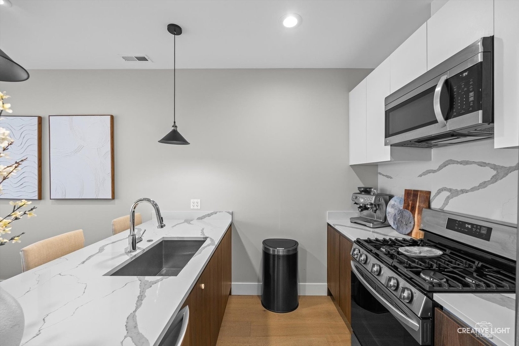 2342 W Adams Street - Photo 2