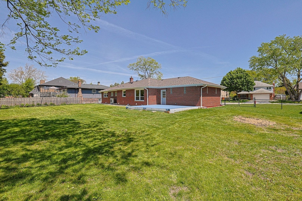 2232 Sprucewood Avenue - Photo 2
