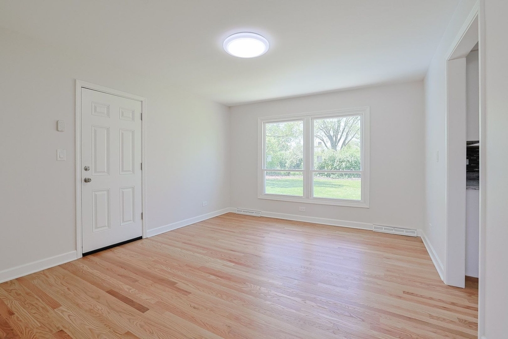 2232 Sprucewood Avenue - Photo 6
