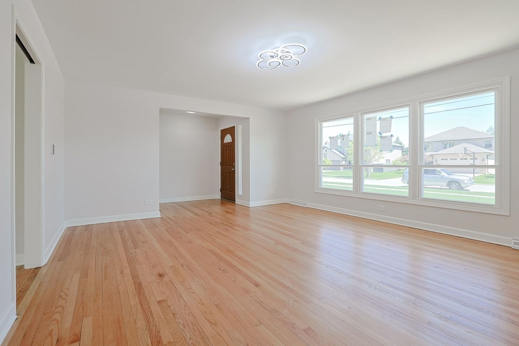 2232 Sprucewood Avenue - Photo 3