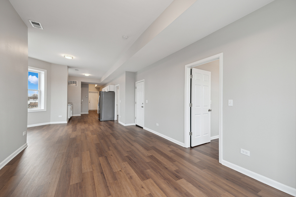6122 S Champlain Avenue - Photo 1