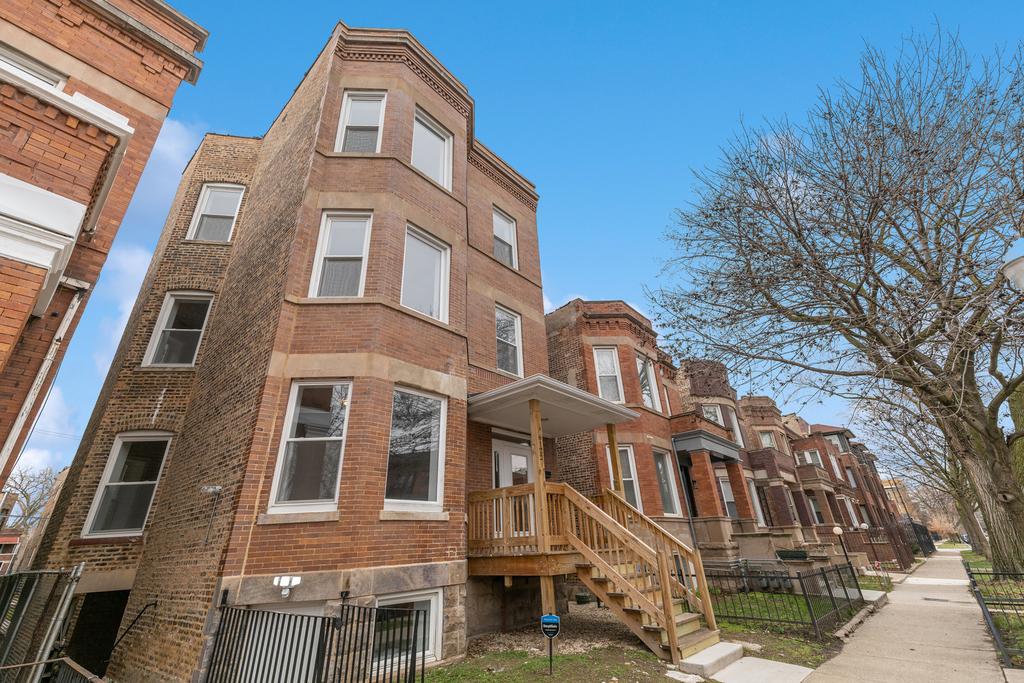 6122 S Champlain Avenue - Photo 0