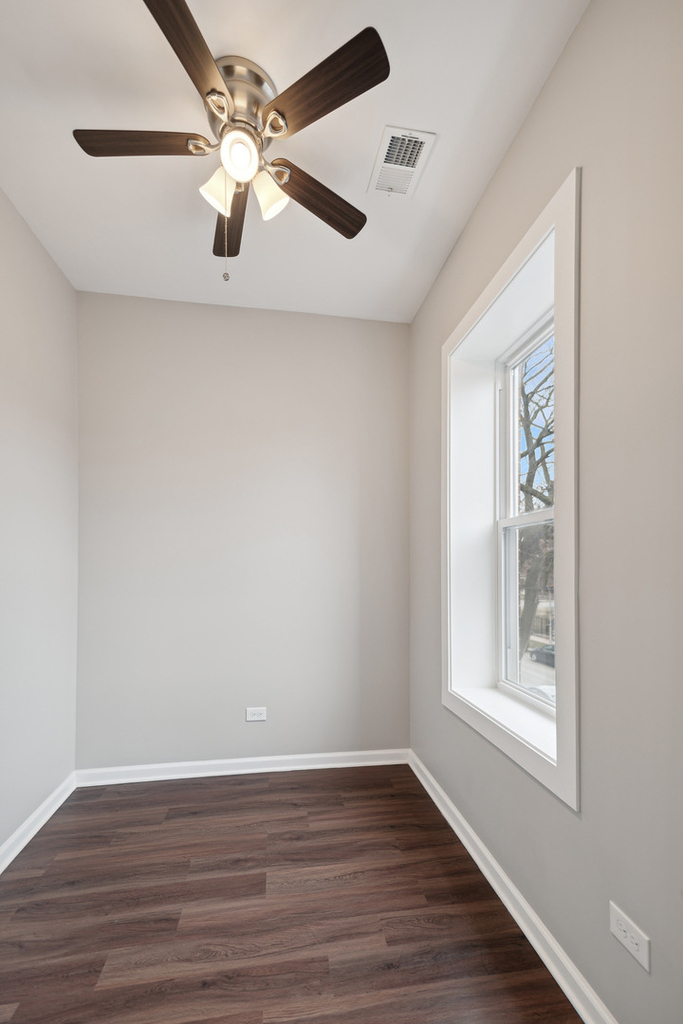 6122 S Champlain Avenue - Photo 7