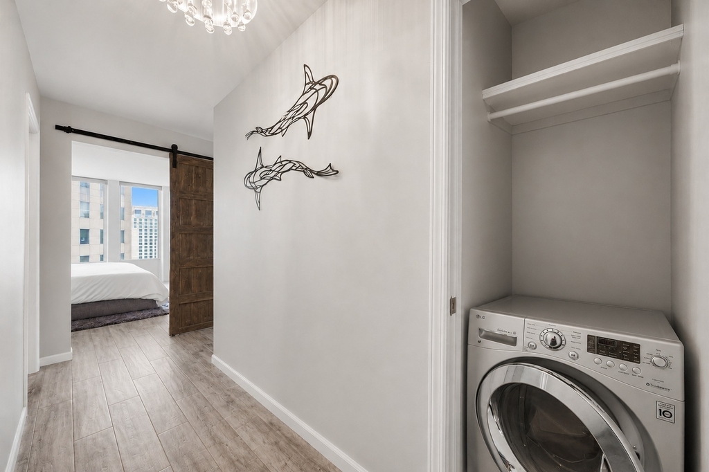100 E Walton Street - Photo 10