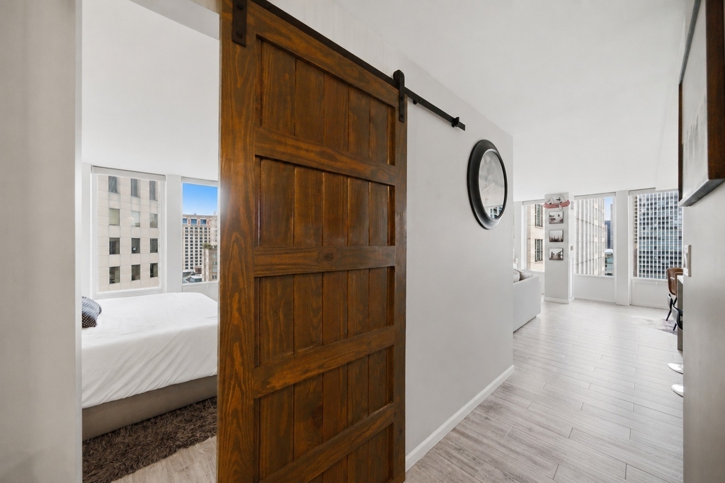 100 E Walton Street - Photo 6