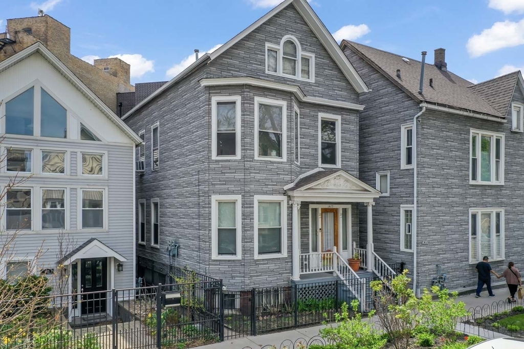 1429 W Barry Avenue - Photo 1