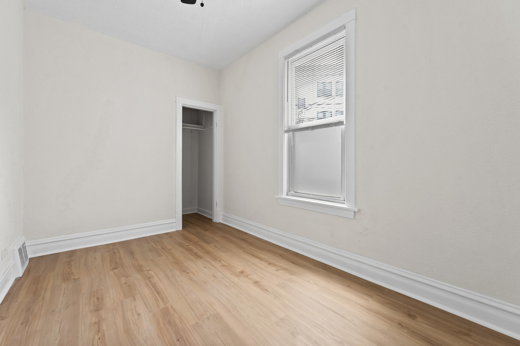 1429 W Barry Avenue - Photo 9